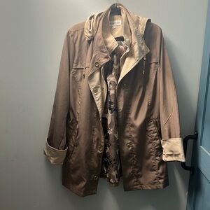 Women’s L Breckenridge beige and cream rain jacket with gold zippers